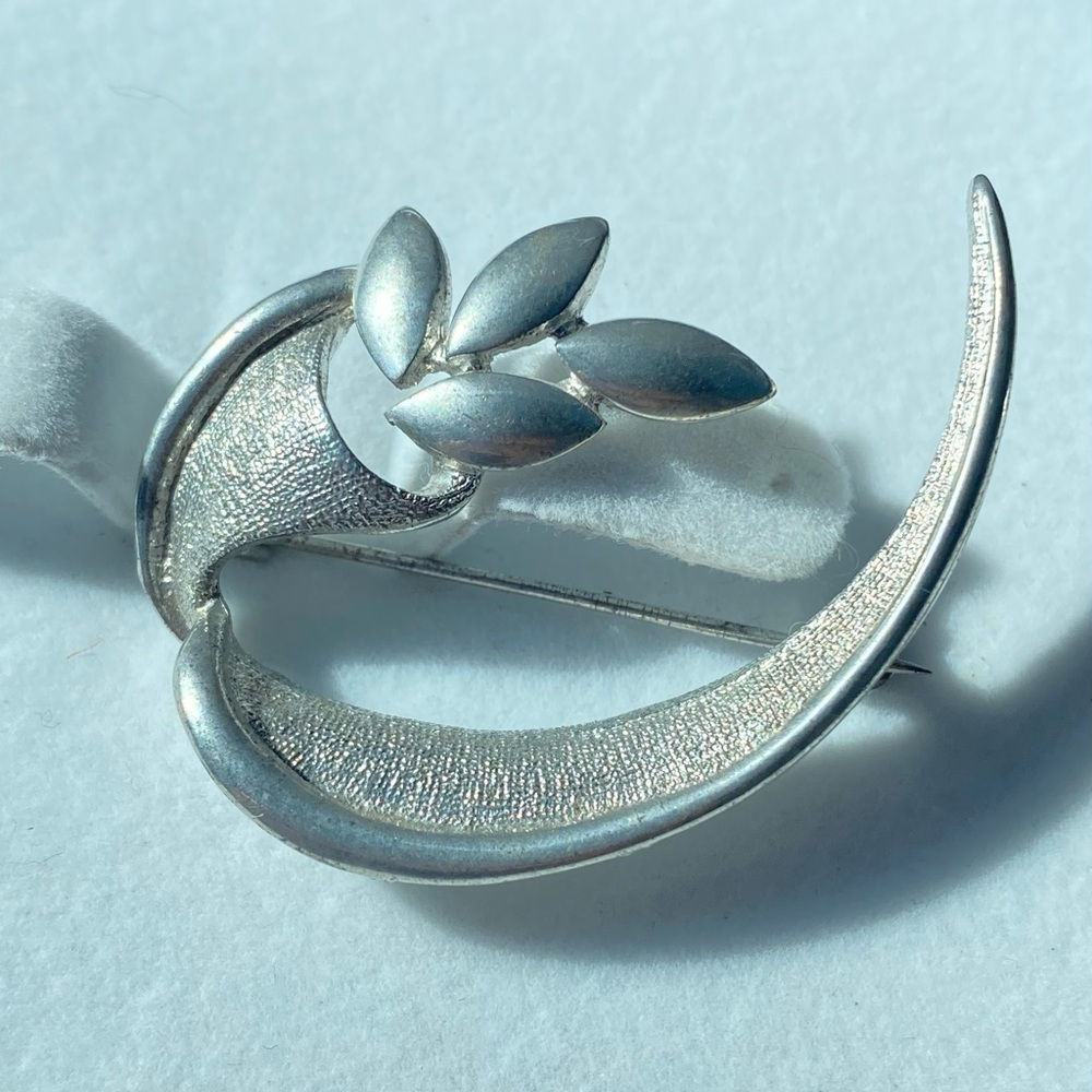 Elegant Vintage Silver Brooch #1139